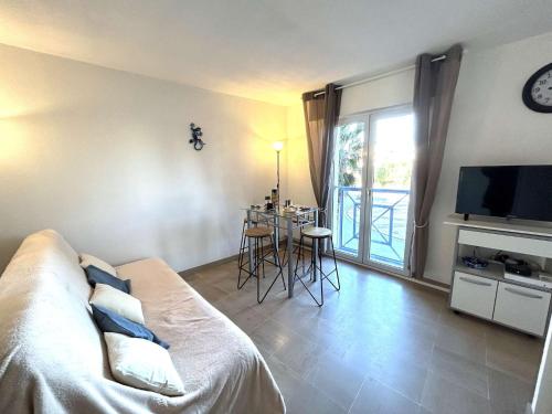 FS150-C225 Appt Studio cabine 2 personnes FREJUS