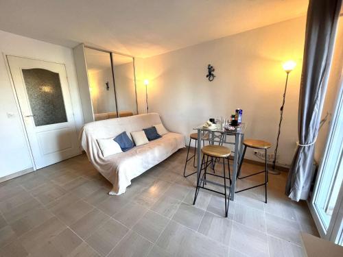 FS150-C225 Appt Studio cabine 2 personnes FREJUS