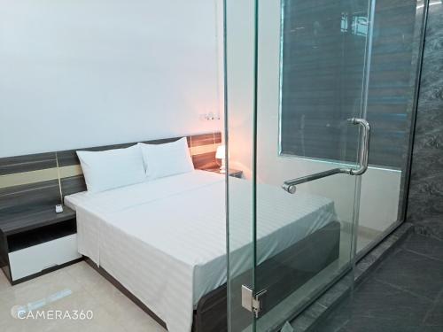 a bedroom with a bed and a glass shower at GolDen RiCe in Thái Thụy
