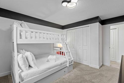 Special 4bedroom TH w-private pool next to Disney photo 24