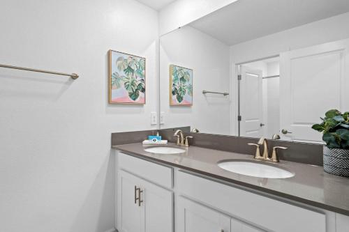 Special 4bedroom TH w-private pool next to Disney photo 26