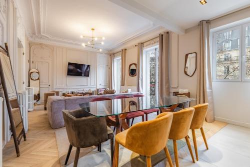 Spacious Air-Conditioned Apartment in Paris 8th
