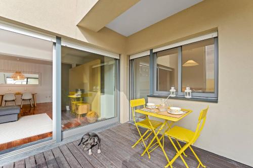 Lemon Beach-Bright Apt 3min to Beach & Metro