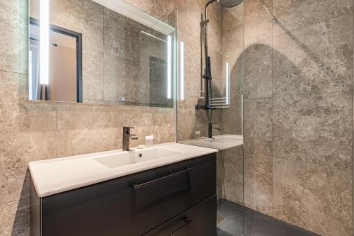 Spacious Air-Conditioned Apartment in Paris 8th