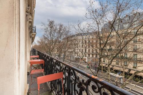 Spacious Air-Conditioned Apartment in Paris 8th