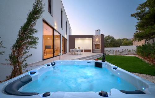 Beautiful Home In Primosten