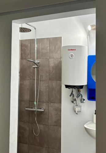 a shower in a bathroom with a toilet and a sink at Casa Capitan Coliving Coworking Digital Nomads in San Miguel de Abona