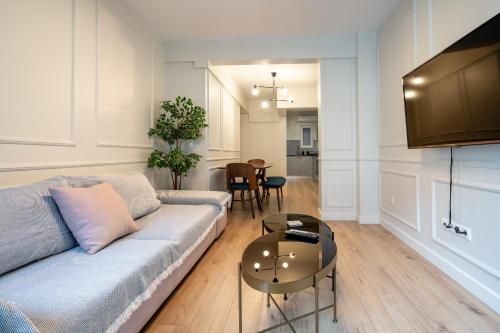 Athens Balcony - 2 BDRM Central Apartment by MPS