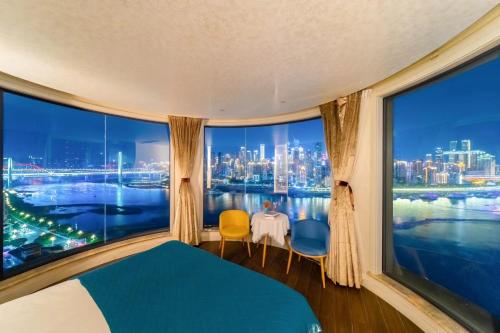 a room with a table and a view of the city at 悦江阁美宿 in Chongqing