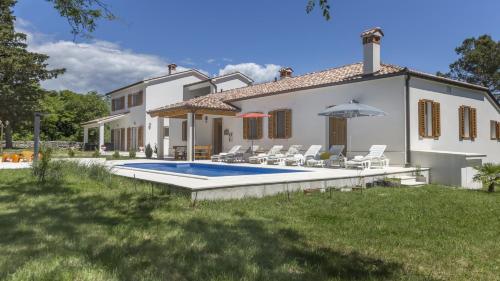Beautiful Villa Ana with pool in Labin