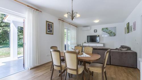 Beautiful Villa Ana with pool in Labin
