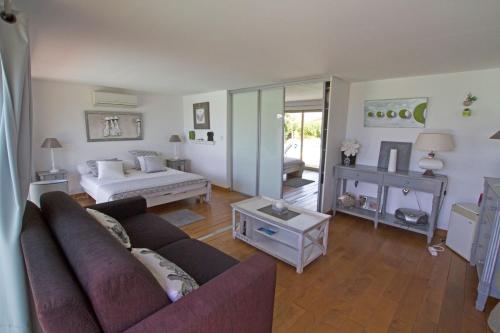 a living room with a couch and a bed at Villa Pierretti - Vue mer Panoramique in Coti-Chiavari