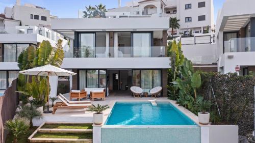 6 BDRM Golfside Luxury Villa w Pool & Jacuzzi