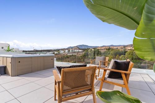 6 BDRM Golfside Luxury Villa w Pool & Jacuzzi
