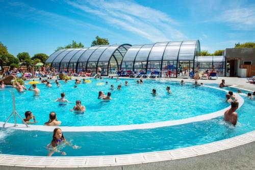 ZEcamping 5 à 1km de la plage piscine couverte dog friendly fitness