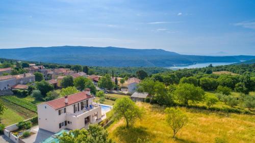 Beautiful Villa Cicibella with pool in Barban