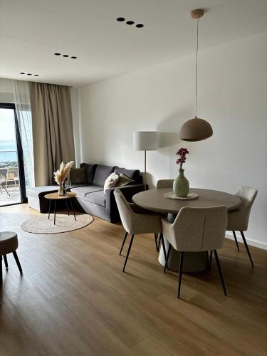SeaView Jacuzzi Apartment