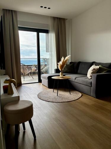 SeaView Jacuzzi Apartment