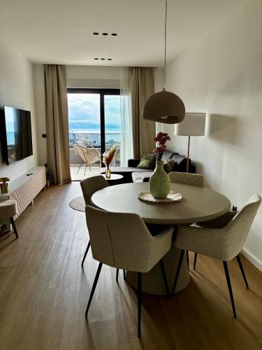 SeaView Jacuzzi Apartment