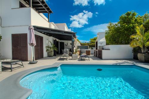 Villa Solsidan Pool, Jacuzzi, A/C 15 minutes walking to Marina Rubicón