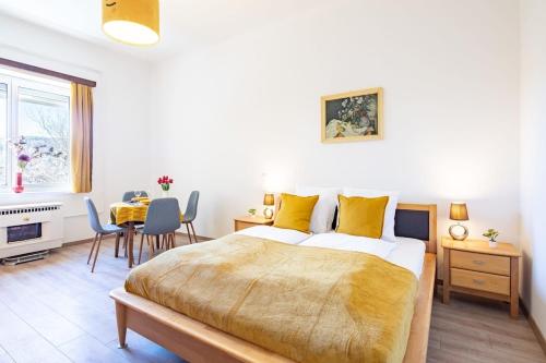 Central - Sunny - Cute