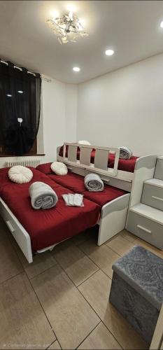 a bedroom with two beds in a room at Casa Vacanze "La Laguna Incantata" con 6 posti letto in Comacchio