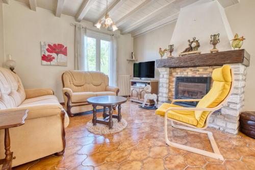 a living room with a couch and a fireplace at Quai secret in Niversac