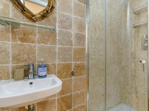 a bathroom with a sink and a shower at 2 Bed in Wadebridge oc-82681 in Little Petherick