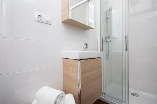 a bathroom with a sink and a shower at Blanquerias Apartments in Valencia