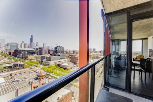 a balcony with a view of the city at 2BR Designer Loft Modern Luxe in City Center in Chicago