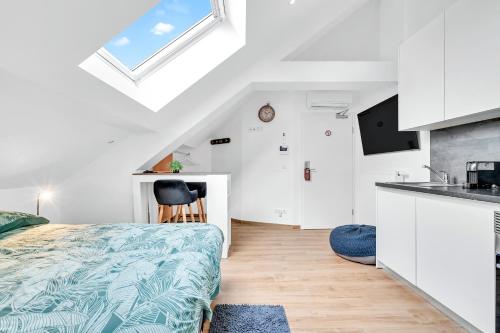 Studio 8 - Central near Place de Paris