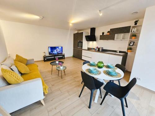 Cozy 1 bedroom flat with private terrace