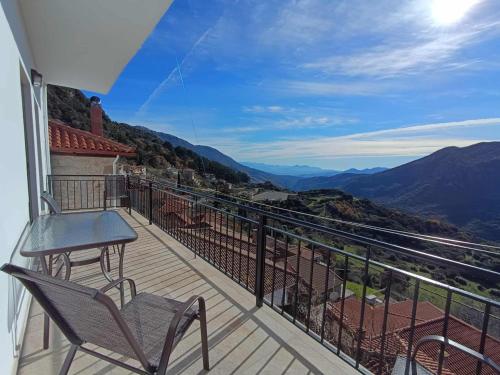 Νύμφη Ηχώ, Θέα στα βουνά κάτω από το Ρολόι