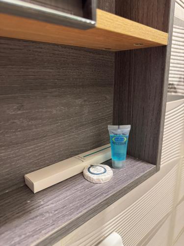 a cup sitting in a drawer with a drink at اكنان للشقق المفروشة in Buraydah