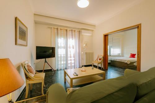 Leda's Nea Chora Flat, Near Beach and Old Port