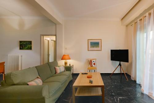 Leda's Nea Chora Flat, Near Beach and Old Port