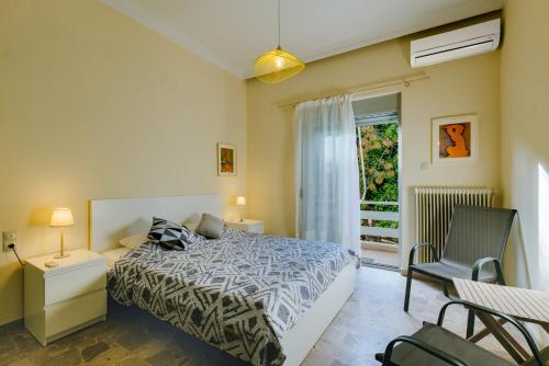 Leda's Nea Chora Flat, Near Beach and Old Port