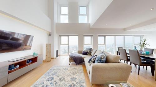 Stunning Urban Penthouse Apartment Amenities image