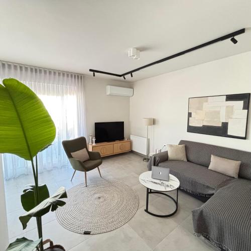 Pnoẽs Volos Luxury Suite with private parking