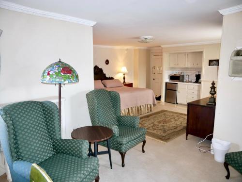 a bedroom with a bed and a table and chairs at Turkey Hill Inn in Summit