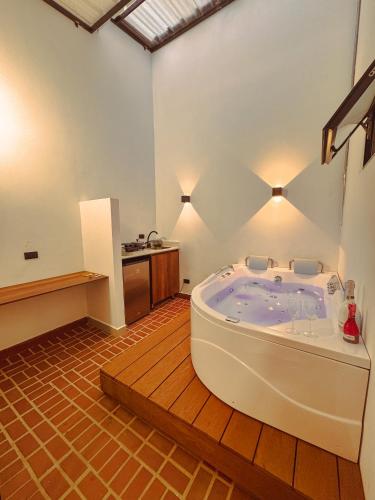 a large bathroom with a tub in a room at Apartaestudios Zeni in Medellín