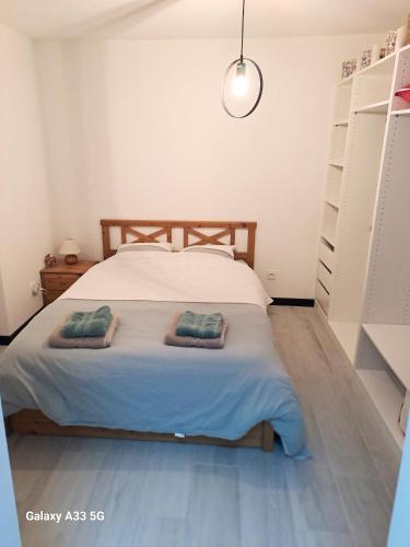 Maison Cosy dans village calme proche de la ville