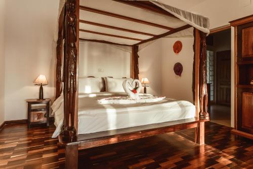 En eller flere senge i et værelse på Vanila Hotel & Spa