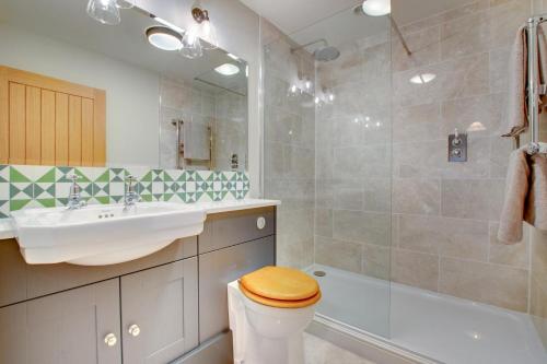 a bathroom with a toilet and a sink and a shower at 2 Bed in Builth Wells oc-bow198 in Builth Wells