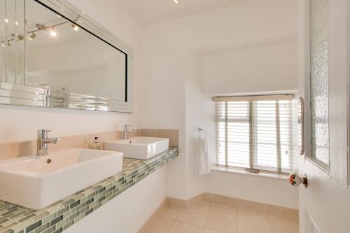 a bathroom with a sink and a mirror at 3 Bed in Beer oc-jbgall in Beer