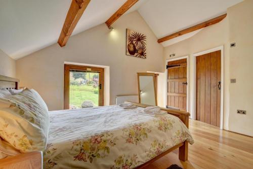 a bedroom with a bed and a window at 2 Bed in Tiverton oc-cide in Bampton