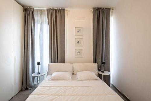 Large and bright, a stone's throw from Trastevere