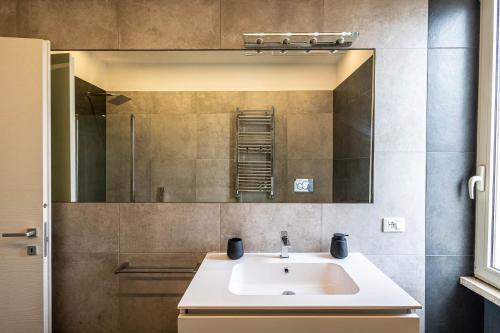 Large and bright, a stone's throw from Trastevere