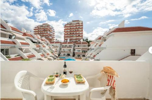 APARTMENT Infinity Pool Views LAS FLORITAS