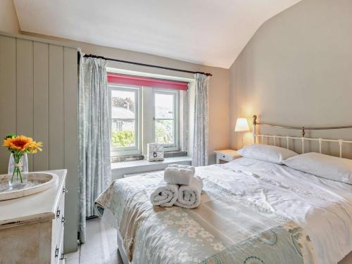 a bedroom with a bed and a sink and a window at 4 Bed in Hope Valley oc-pk939 in Curbar